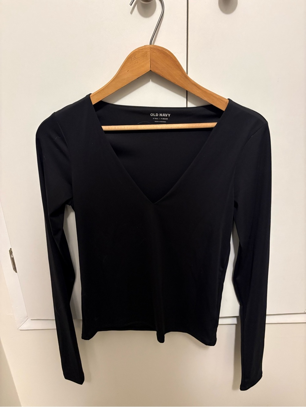 Black V neck long sleeve top slim fit- tall